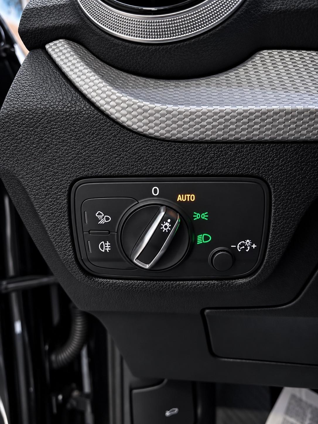 Audi Q2 40 TFSI quattro S tronic Identity Black
