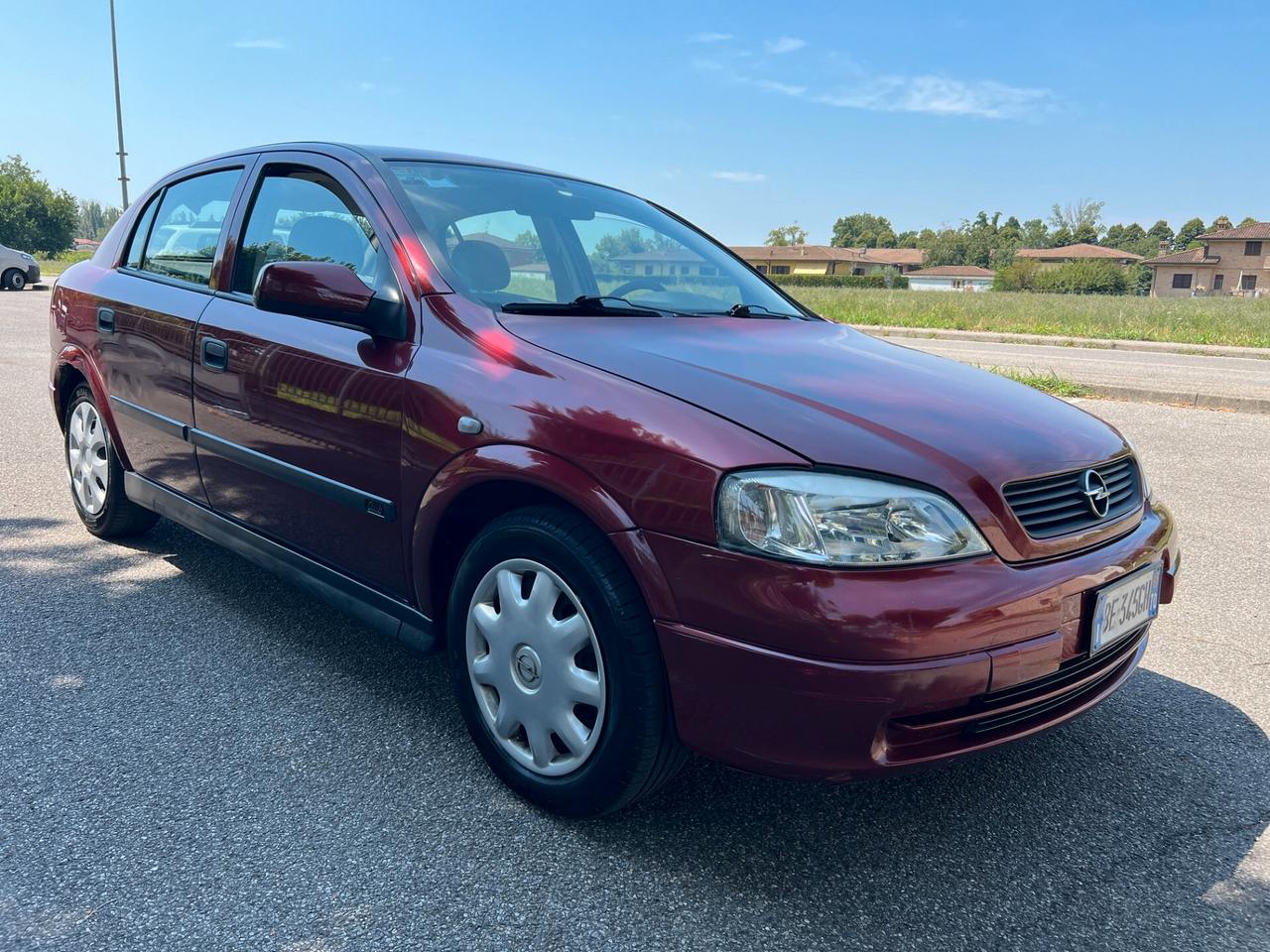 Opel Astra 1.4i 16V cat 5 porte Club adatta a neopatentati