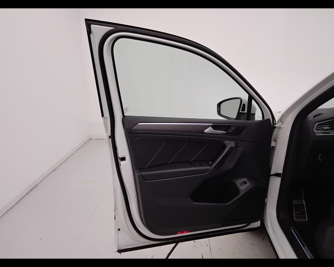 VOLKSWAGEN Tiguan II 2021 - Tiguan 2.0 tdi R-Line 4motion 150cv dsg