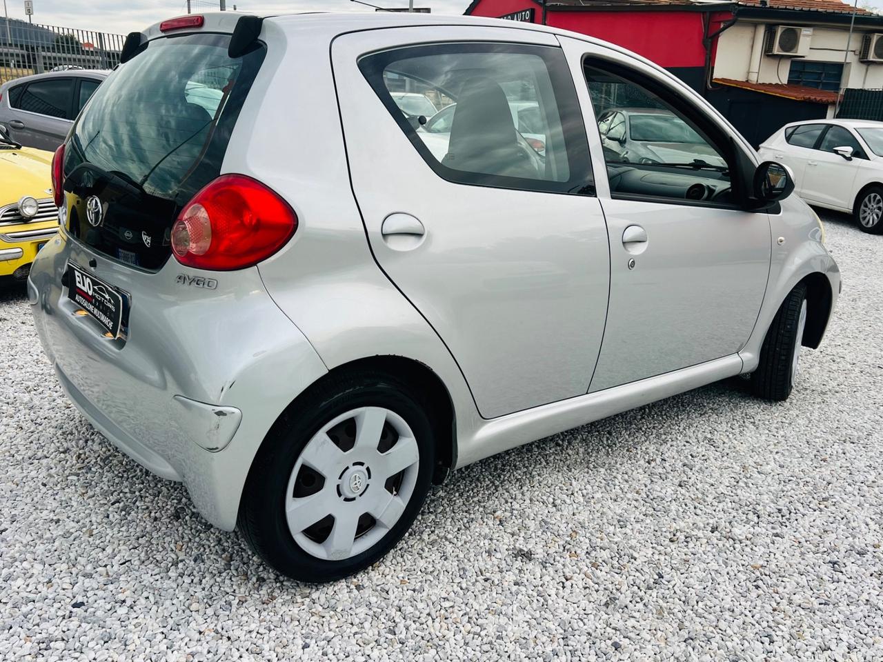 Toyota Aygo 1.0 12V VVT-i 5 porte Sol