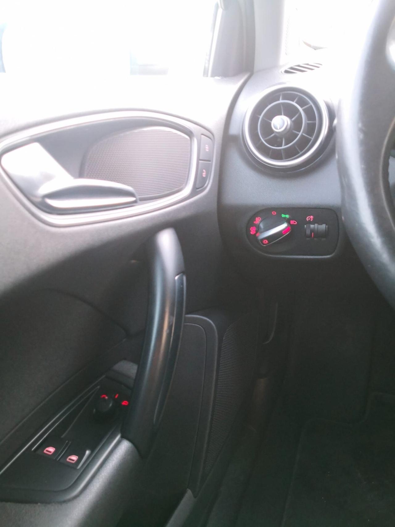 Audi A1 1.6 TDI 105 CV ***NEOPATENTATI***CIELO SCOLLATO***