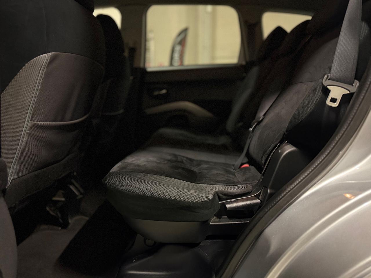 Mitsubishi Outlander 2.0 DI-D Instyle 7 POSTI 4x4