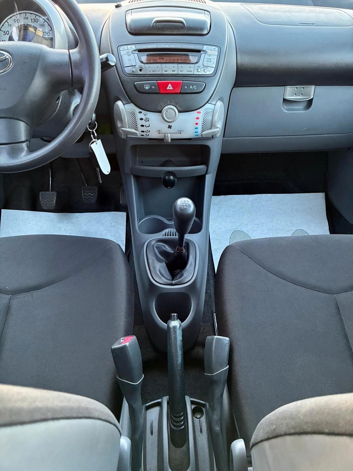 Toyota Aygo 1.0 12V VVT-i 5 porte Deep Ocean Connect MMT