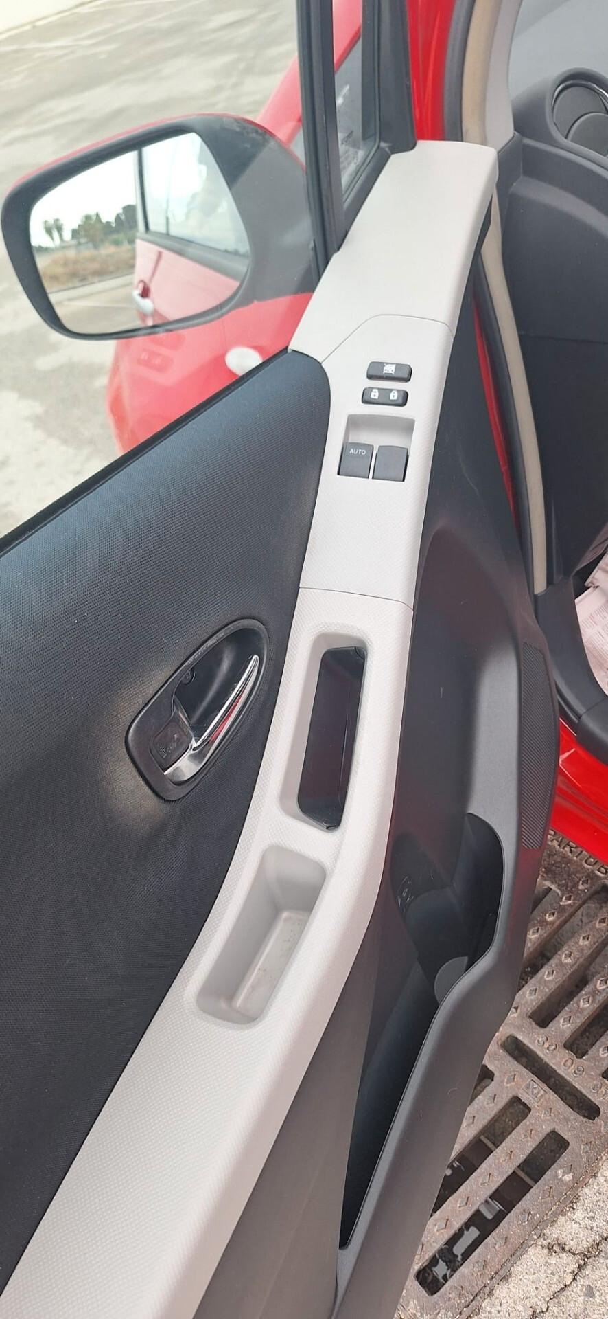 Toyota Yaris 1.3 5P. Sol NEOPATENTATI