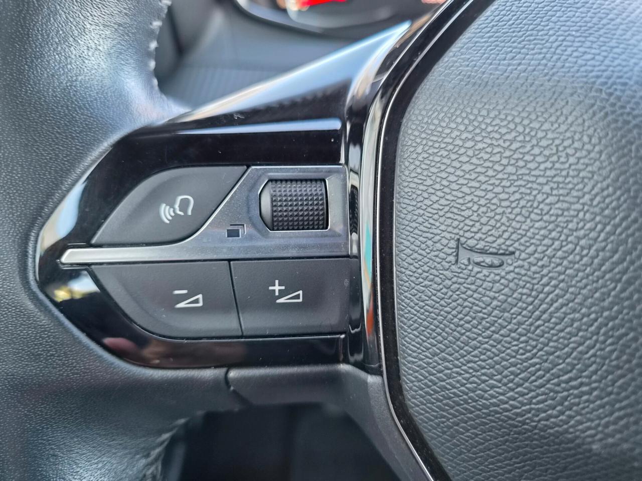 Peugeot 2008 1.2 BENZINA 130 CV Active Pack