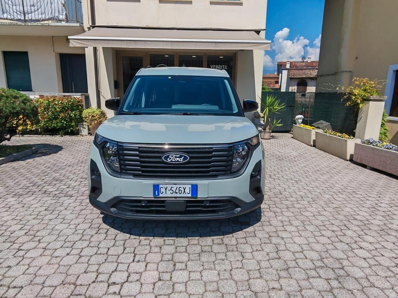 Ford Tourneo Courier 1.0 EcoBoost Powershift Titanium