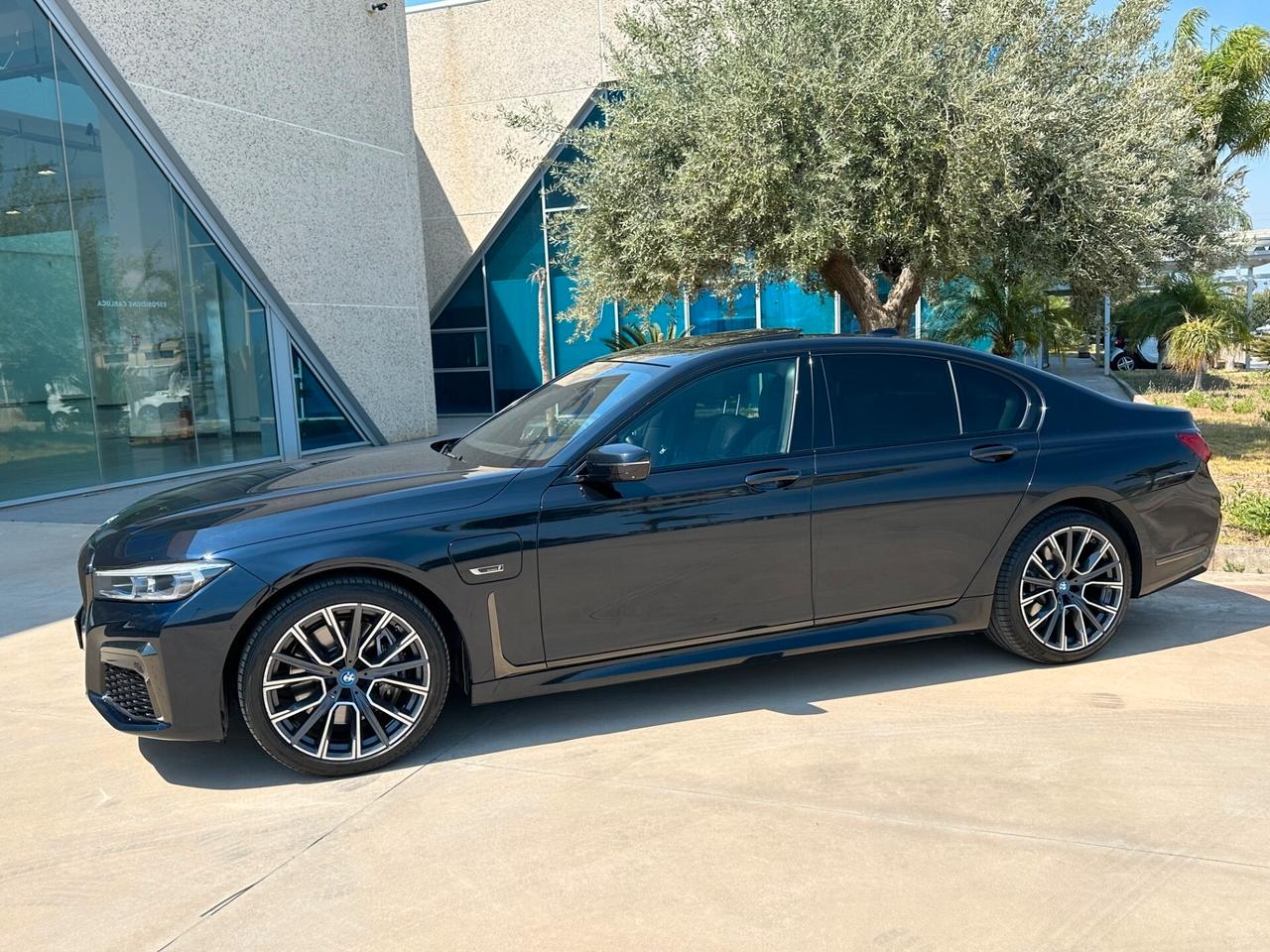 BMW 745 e Msport auto possibilità noleggio no scoring