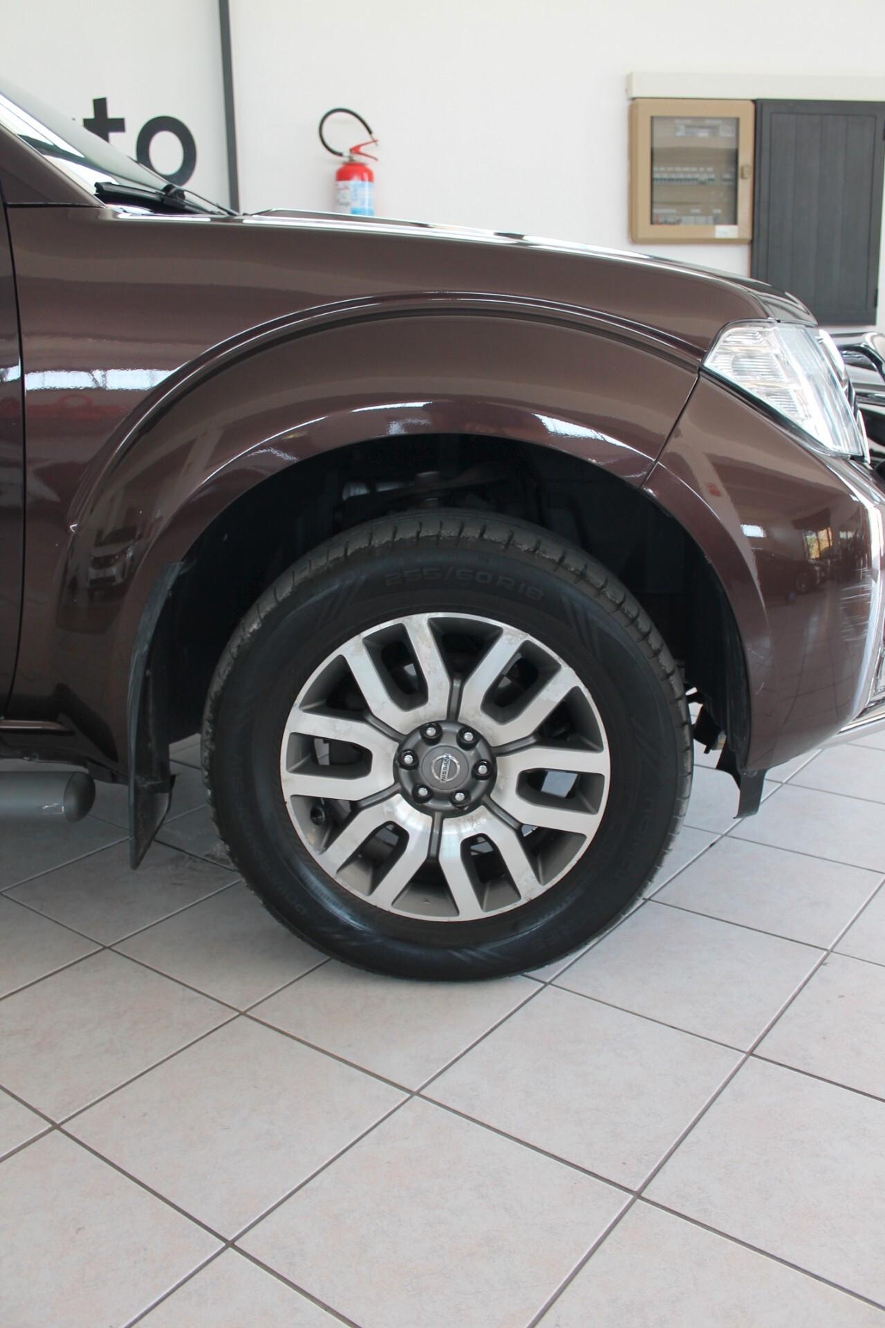 Nissan Navara 3.0 dCi 4 porte Double Cab LE V6