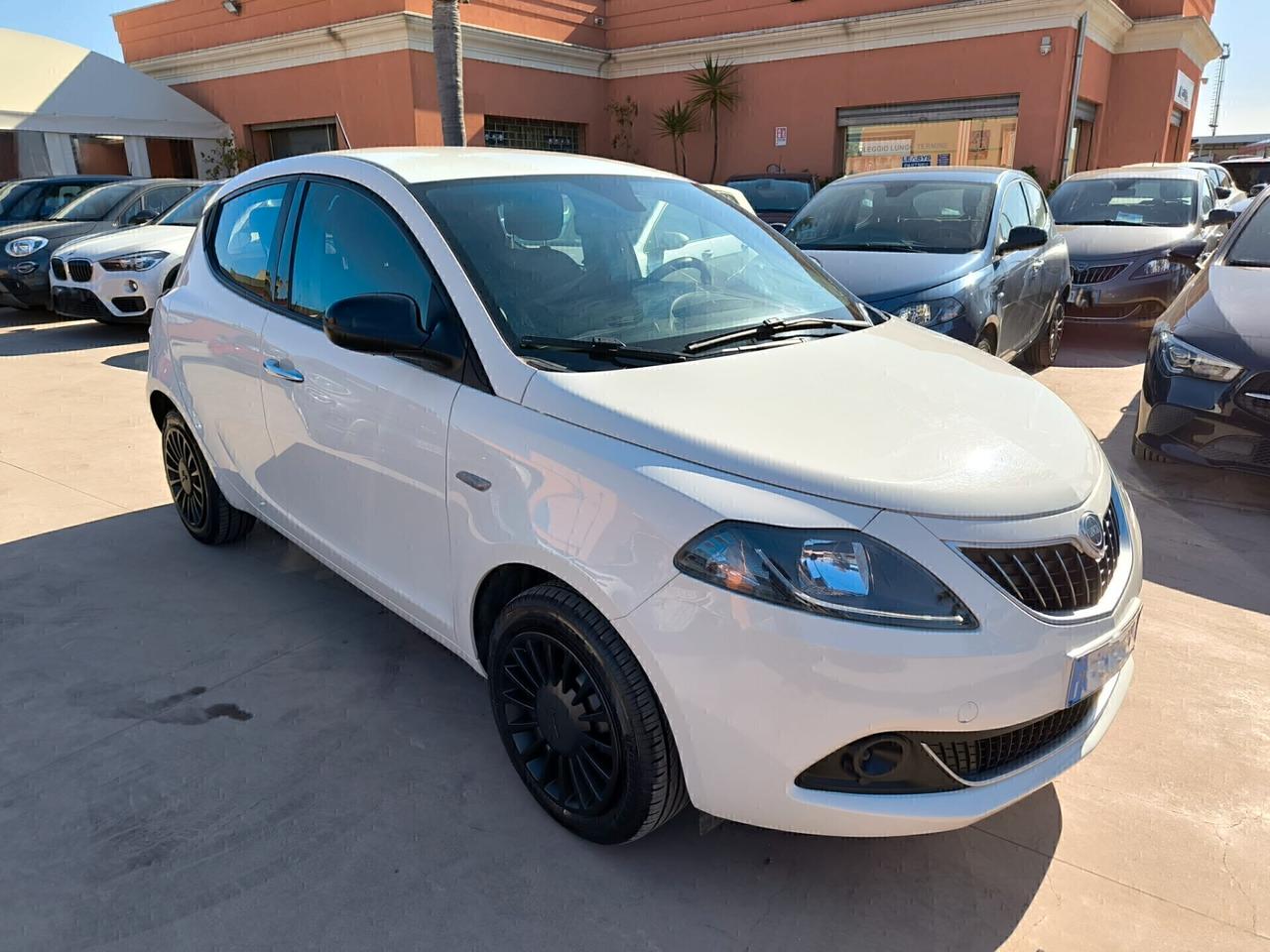 Lancia Ypsilon 1.0 FireFly 5 porte S&S Hybrid Ecochic Silver