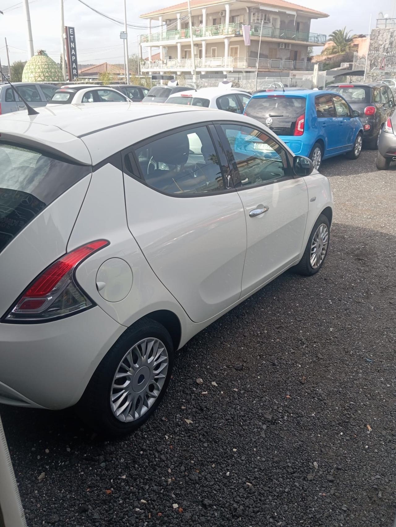 Lancia Ypsilon 1.2 69 CV 5 porte Silver 2017