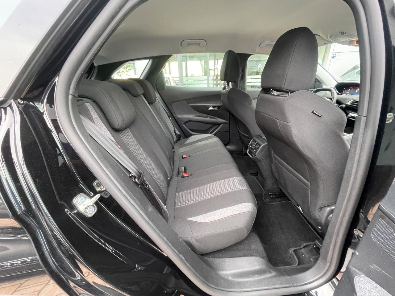 Peugeot 3008 BlueHDi 130 S&S Active Pack