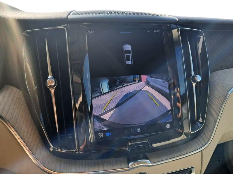 Volvo XC60 B4 197+14 CV AWD Automatica Mild Hybrid Diesel Plus Bright