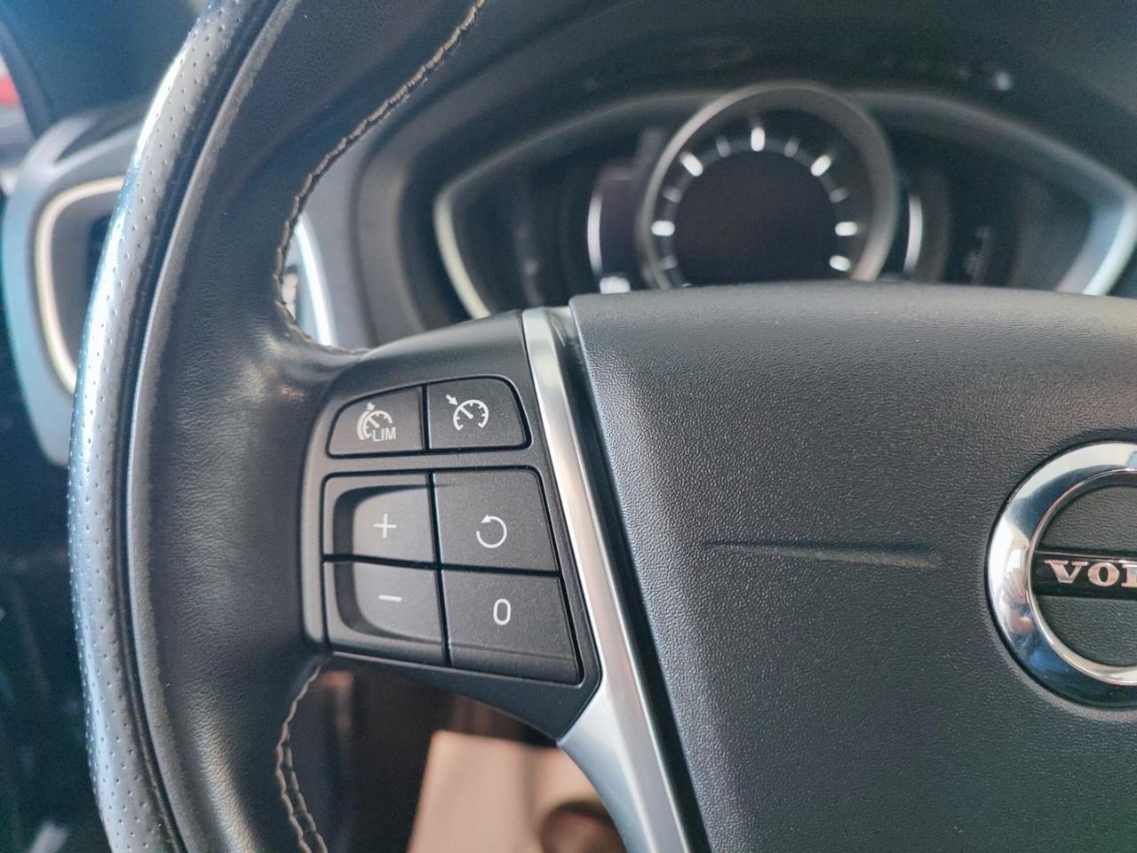 Volvo V40 D2 R-design