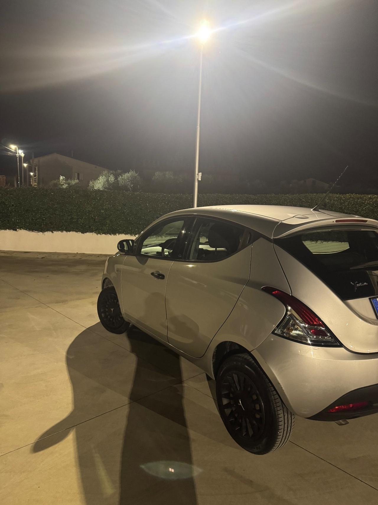 Lancia Ypsilon 0.9 TwinAir 5 porte Metano Ecochic Gold