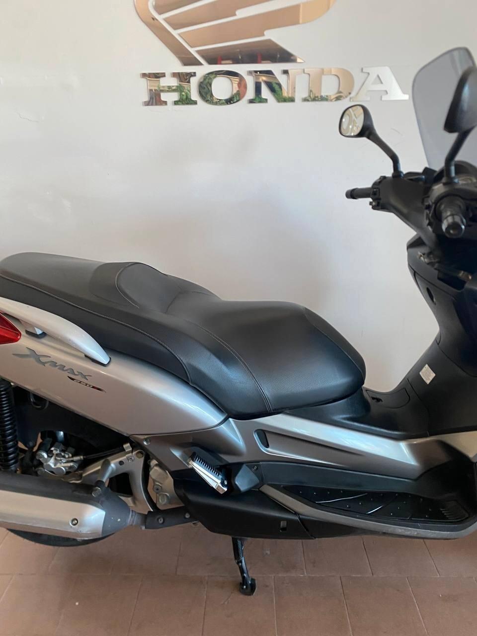 Yamaha X-Max 250