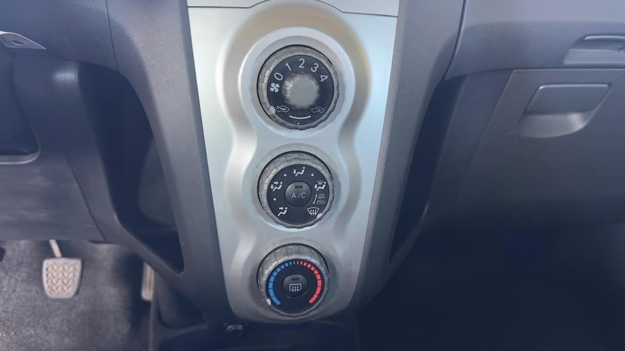 Toyota Yaris 1.0 5 porte Sol