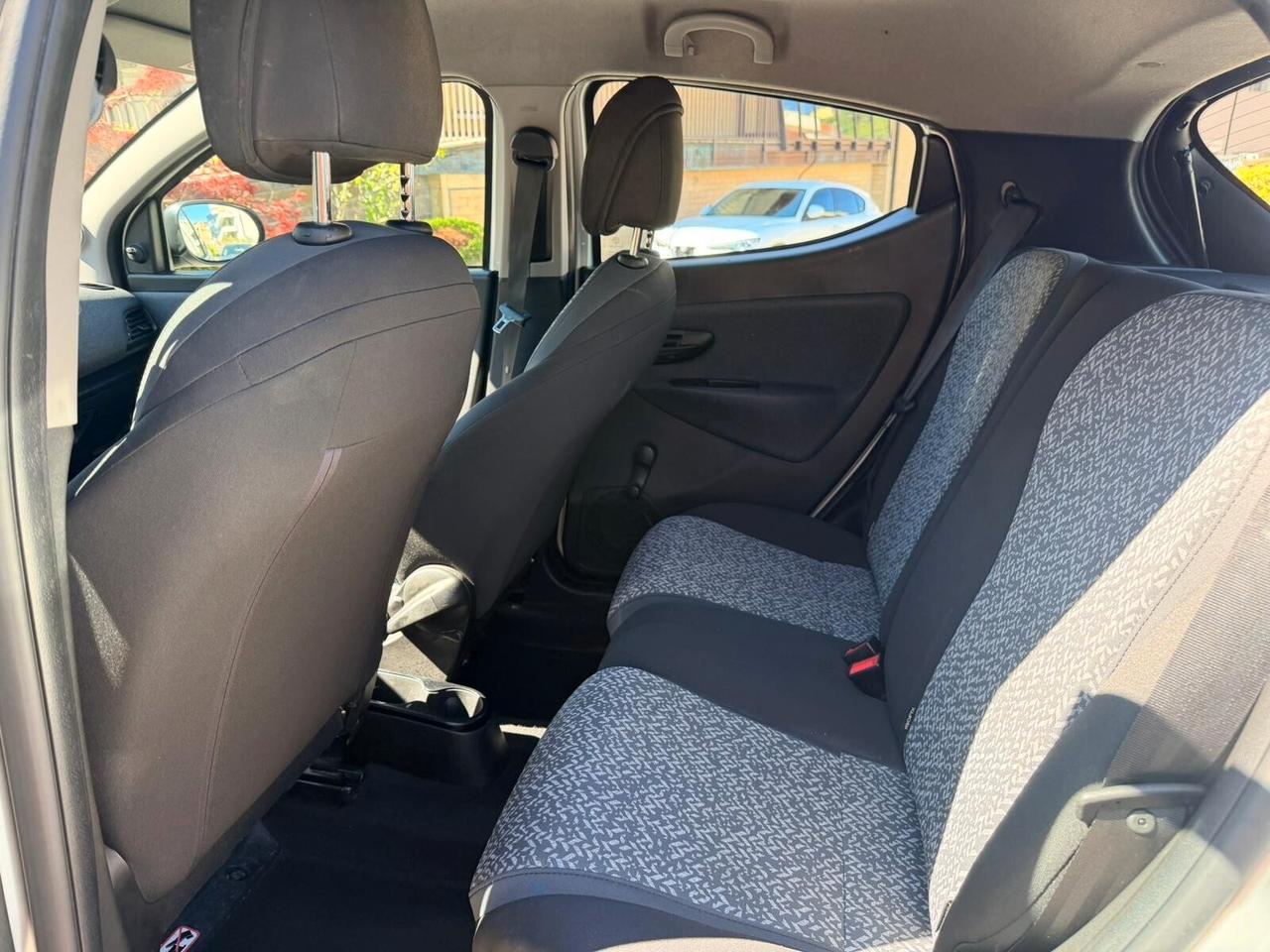 Lancia Ypsilon 1.0 FireFly 5 porte S&S Hybrid Ecochic Silver