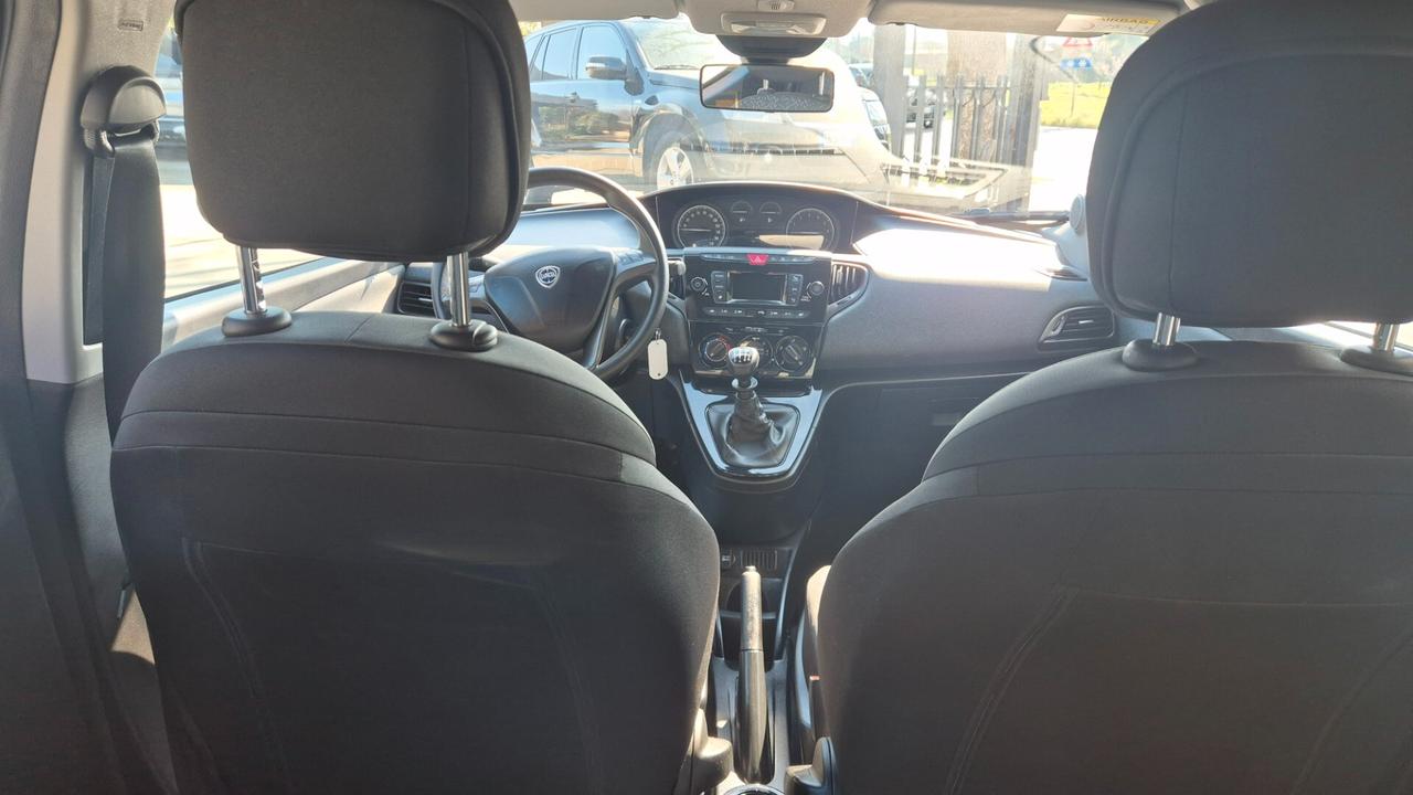 Lancia Ypsilon 1.0 FireFly 5 porte S&S Hybrid Silver