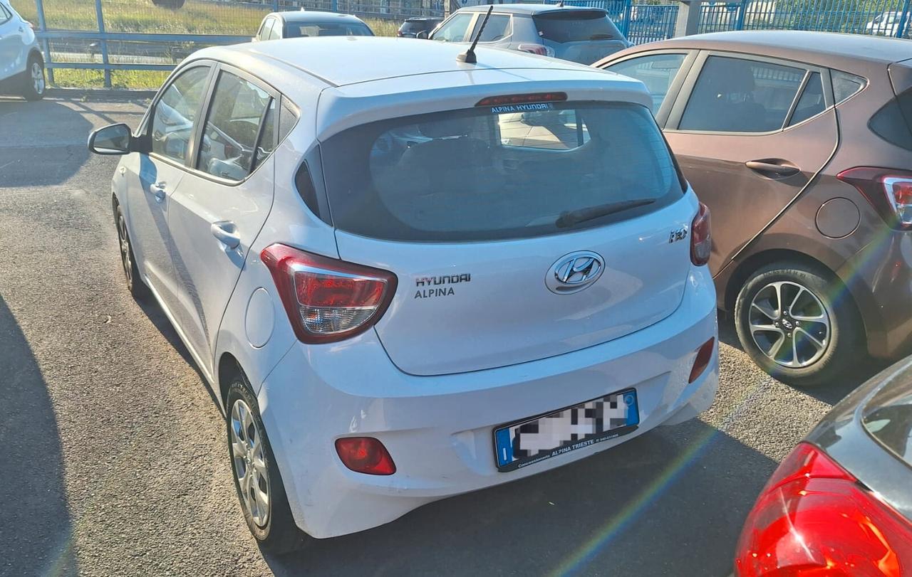 Hyundai i10 1.0 Login NEOPATENTATI