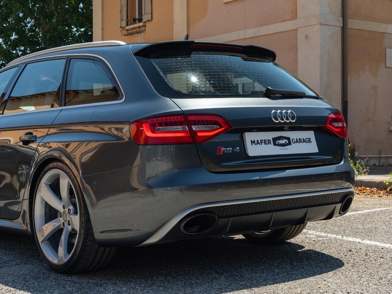 Audi A4 RS 4 Avant 4.2 V8 FSI quattro S tronic