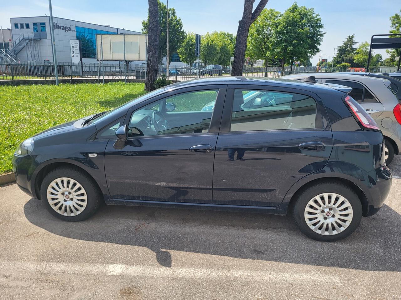 AUTO A NOLEGGIO !Fiat Punto Evo GRANDE Punto 1.4 5 porte S&S Dynamic LANCIA DELTA ,HUNDAY I 10