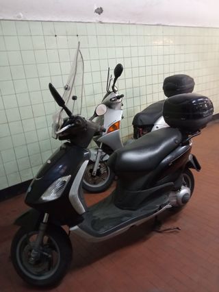 Piaggio Fly 150 vendiamo con parabrezza e bauletto