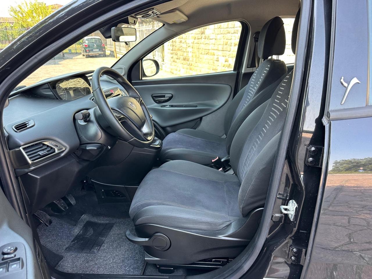 Lancia Ypsilon 1.2 69 CV 5 porte S&S Gold neopatentati