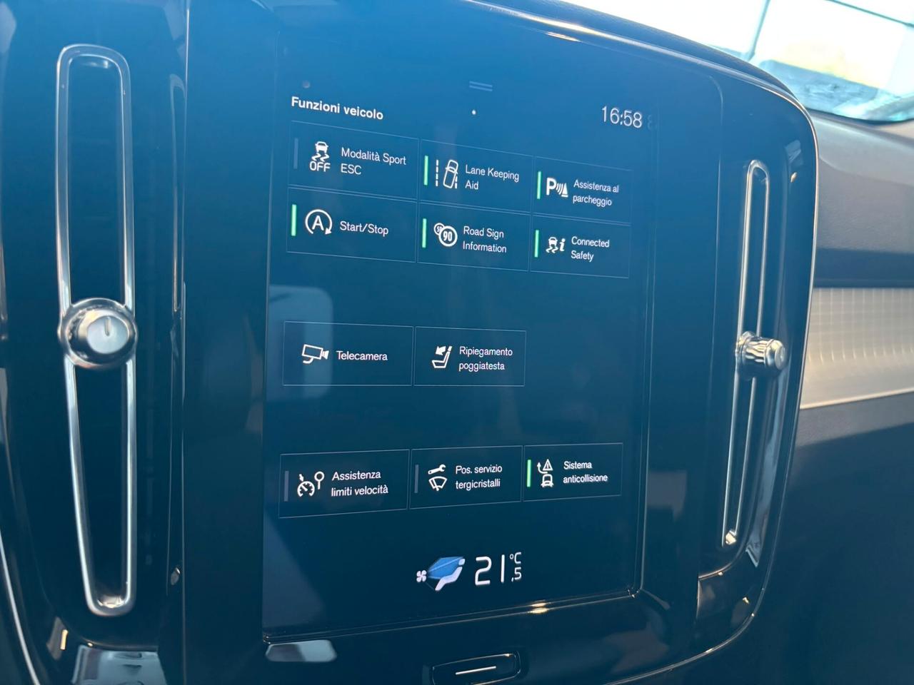 Volvo XC40 MOMENTUM PRO D3 AWD Geartronic