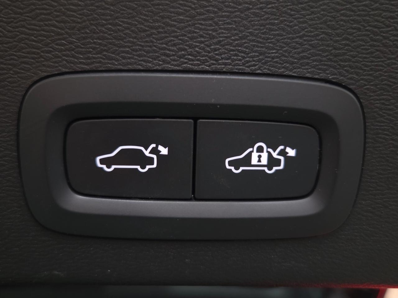 Volvo XC40 B4 AWD automatico Plus Bright