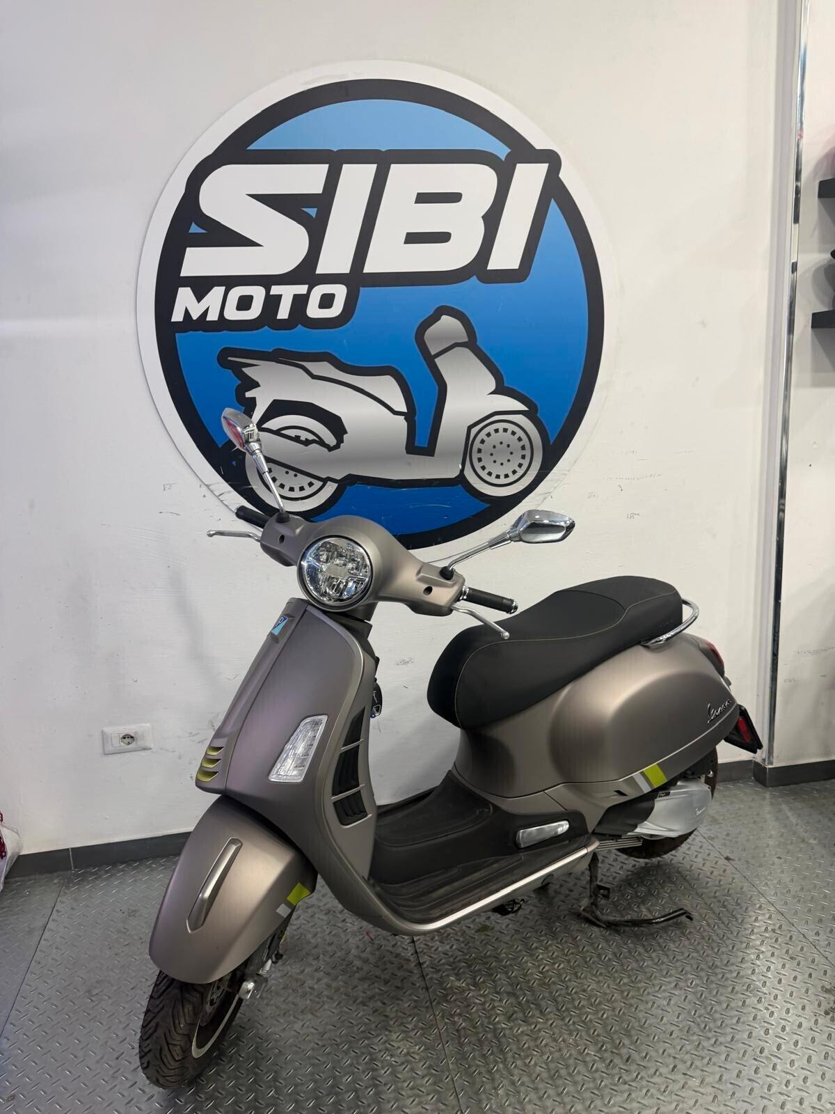 Piaggio Vespa 300 GTS