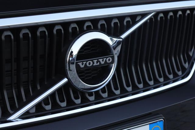 VOLVO XC40 T2 Geartronic Momentum Pro AUTOCARRO N1