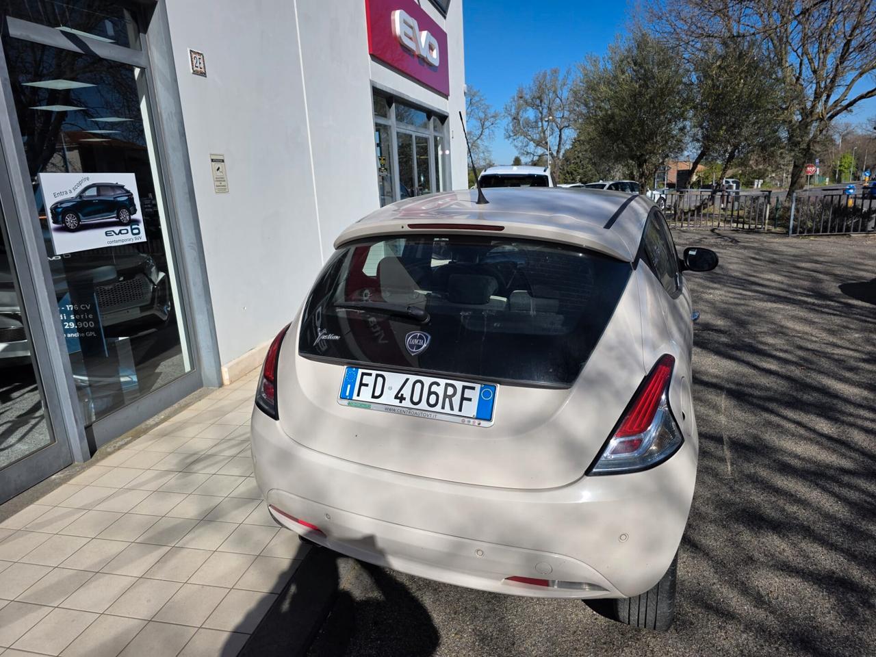 Lancia Ypsilon 1.2 69 CV 5 porte Gold
