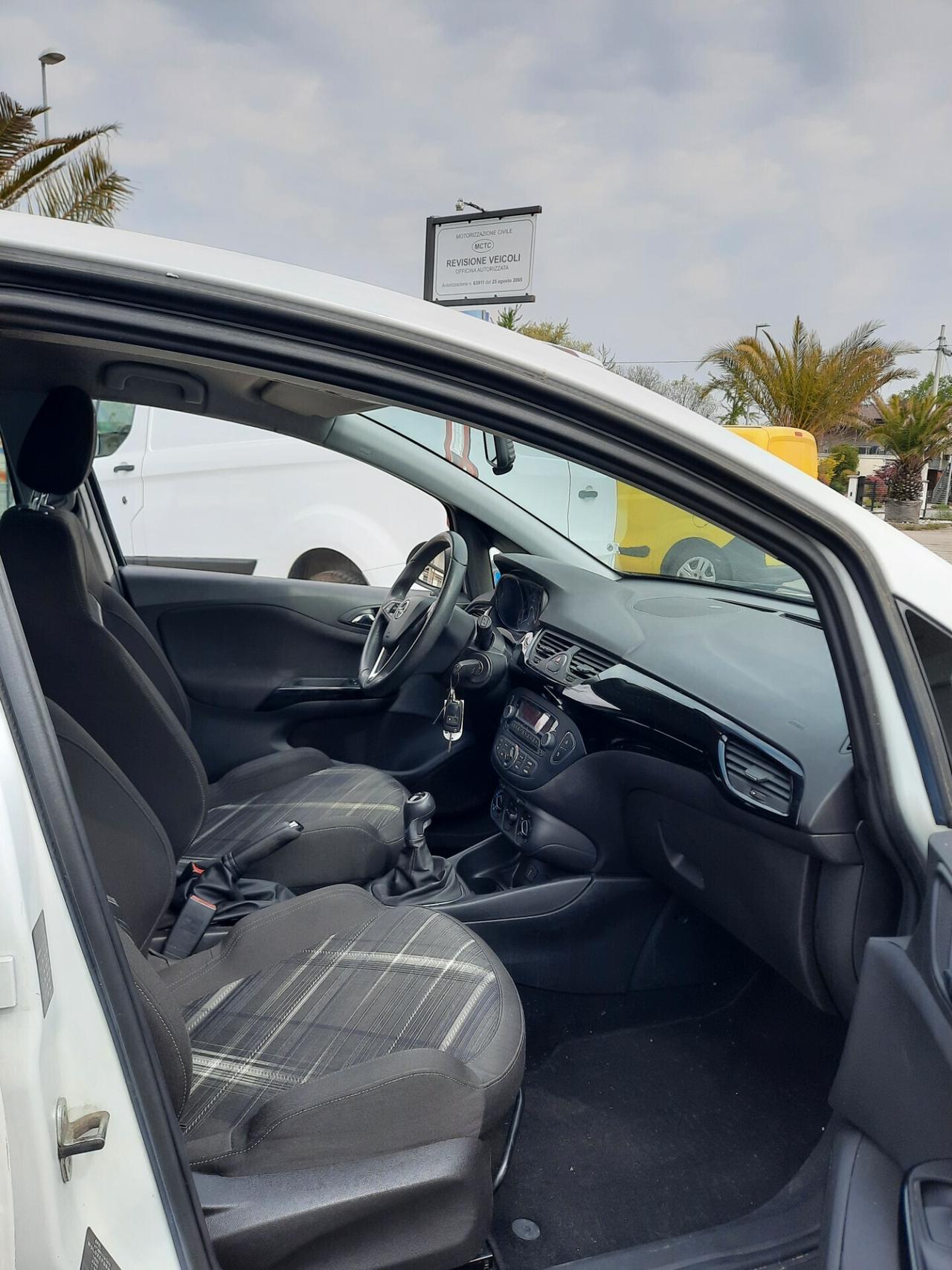 Opel Corsa 1.2 5 porte Innovation OK NEOPATENTATI