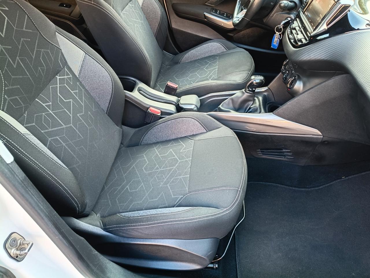 Peugeot 2008 PureTech 82 Active UNICO PROPROETARIO OK NEOPATENTATI