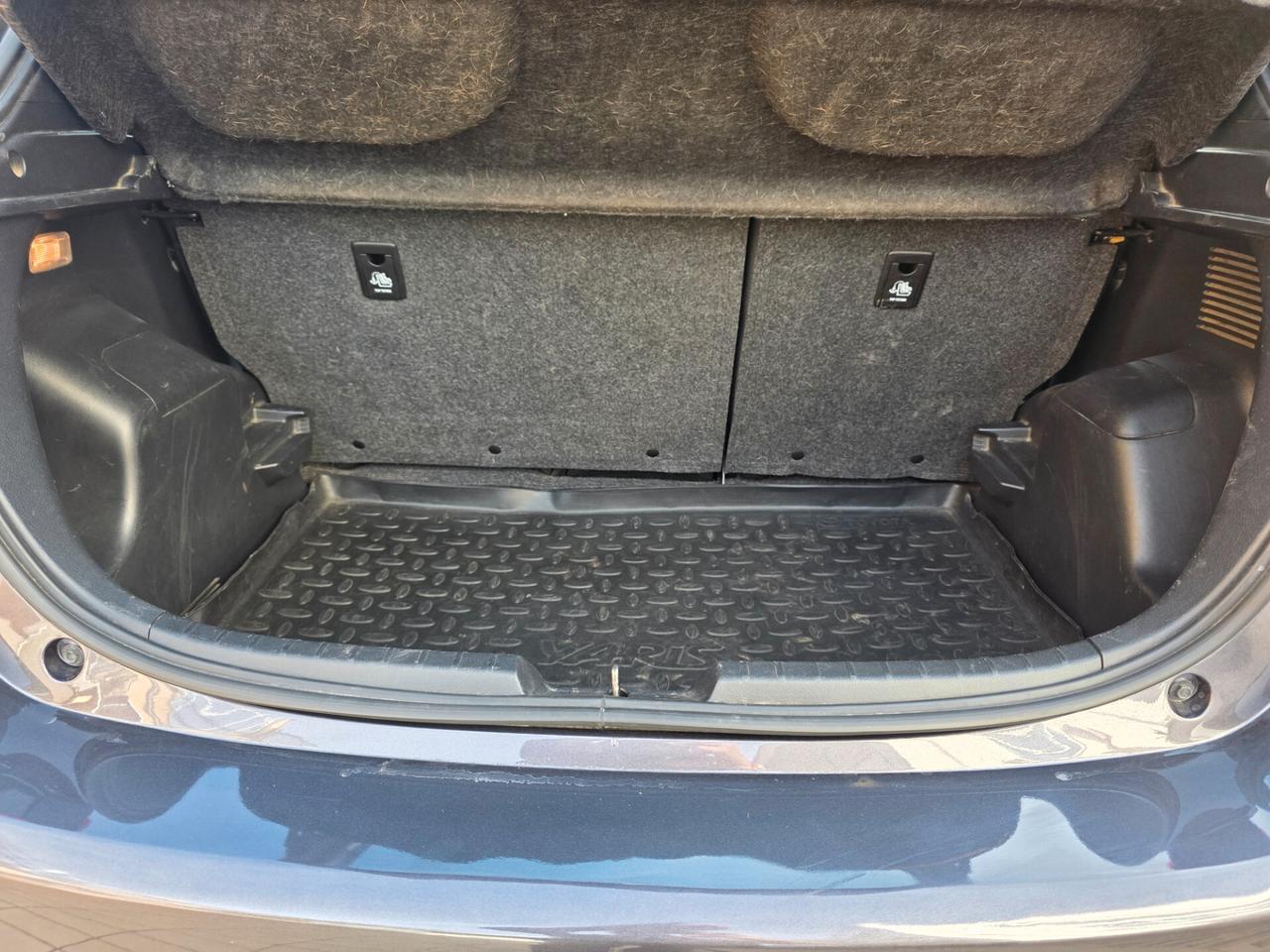 Toyota Yaris 1.5 Hybrid 5 porte Lounge Blue