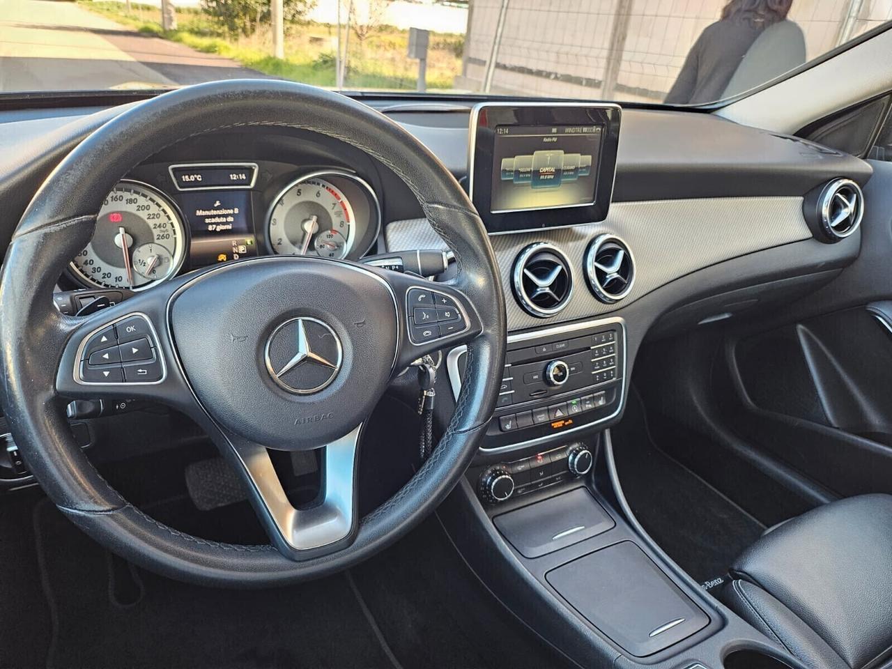 Mercedes-benz GLA 180 Executive 1.6 BENZ NAVI XENON SENSORI SEDILI RISCAL