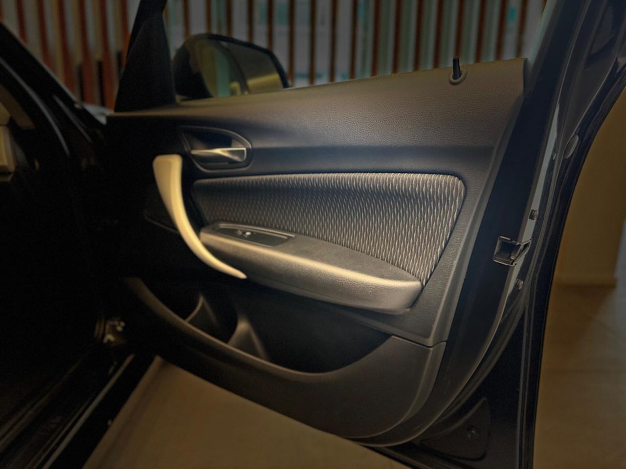 Bmw 116D SPORT 5PORTE AUTOMATICA DIESEL NEPOTENTATI