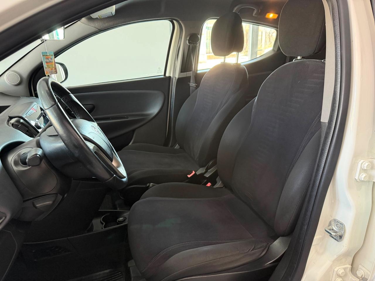 Lancia Ypsilon 1.2 69 CV 5 porte S&S Silver-2013