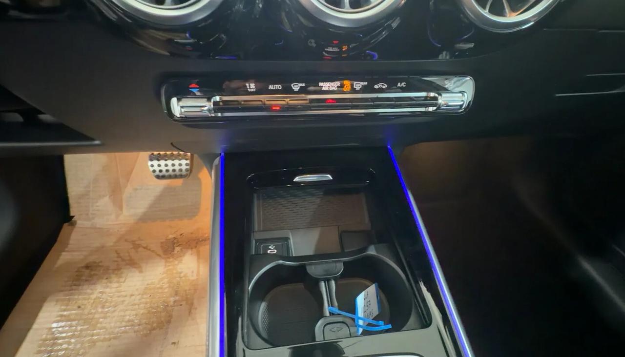 MERCEDES GLA 200 D AMG LINE KM0