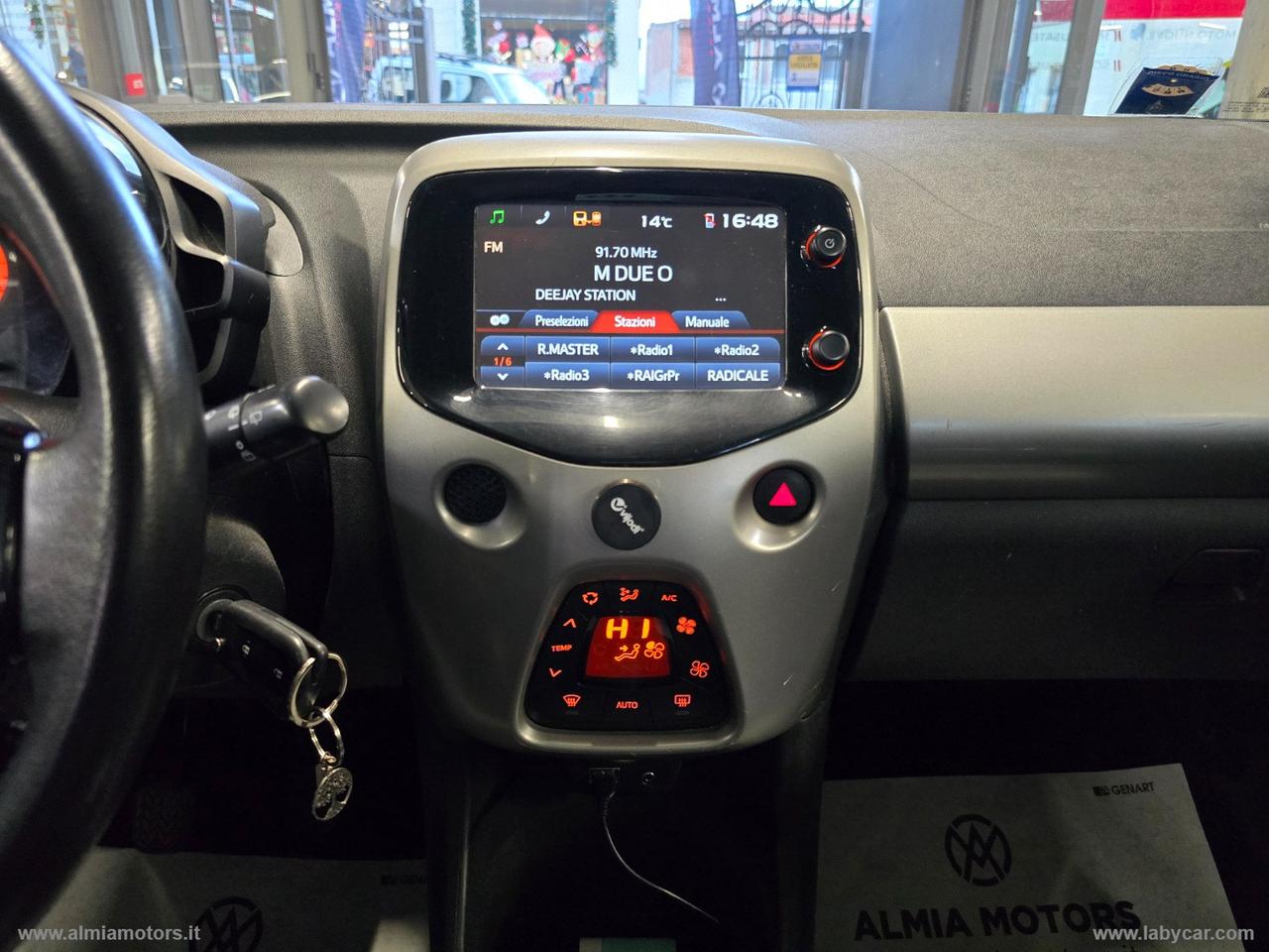 TOYOTA Aygo 1.0 VVT-i 69 CV 5p. x-cool