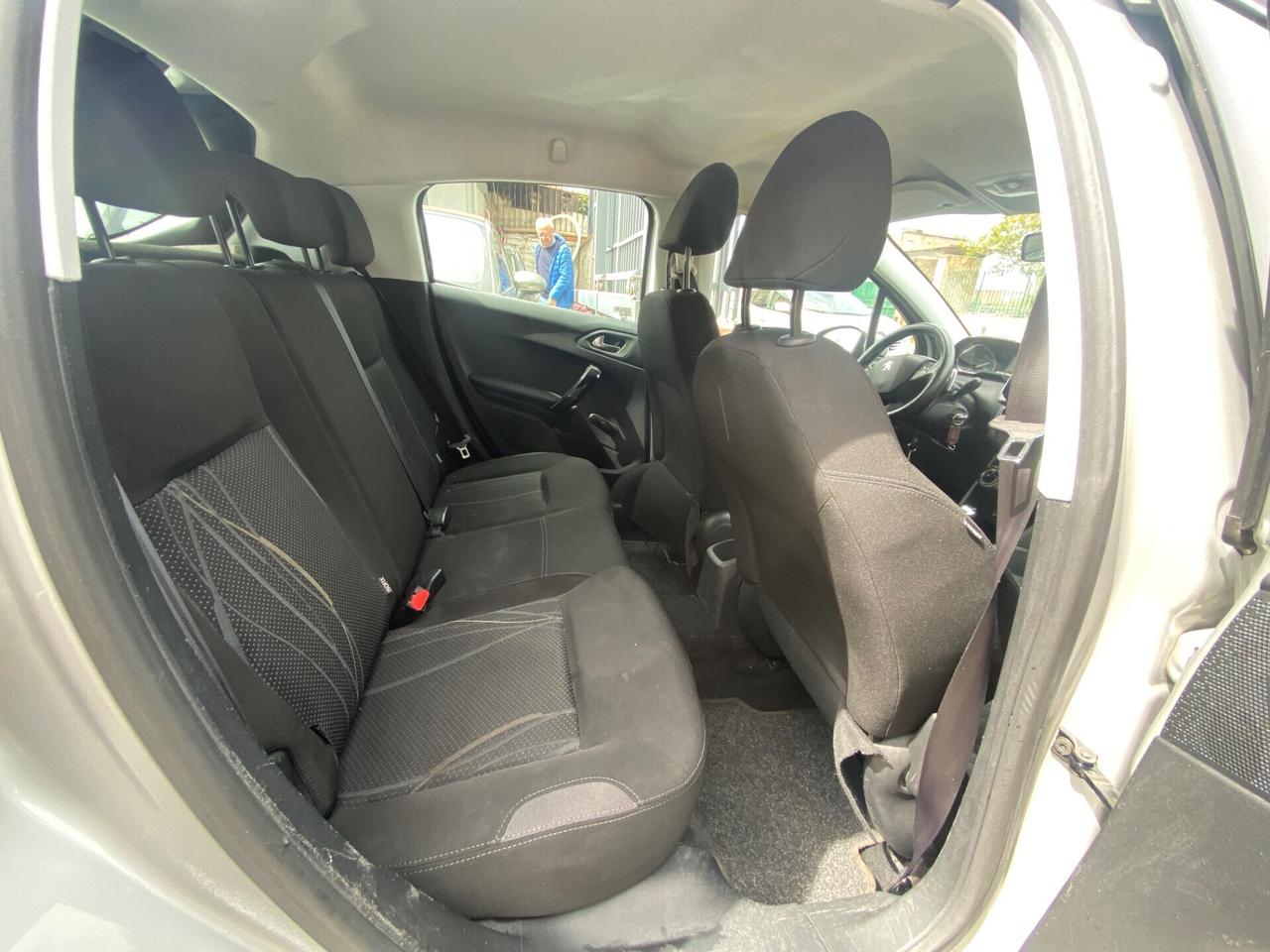 Peugeot 208 1.4 HDi 68 CV 5 porte Allure automatico