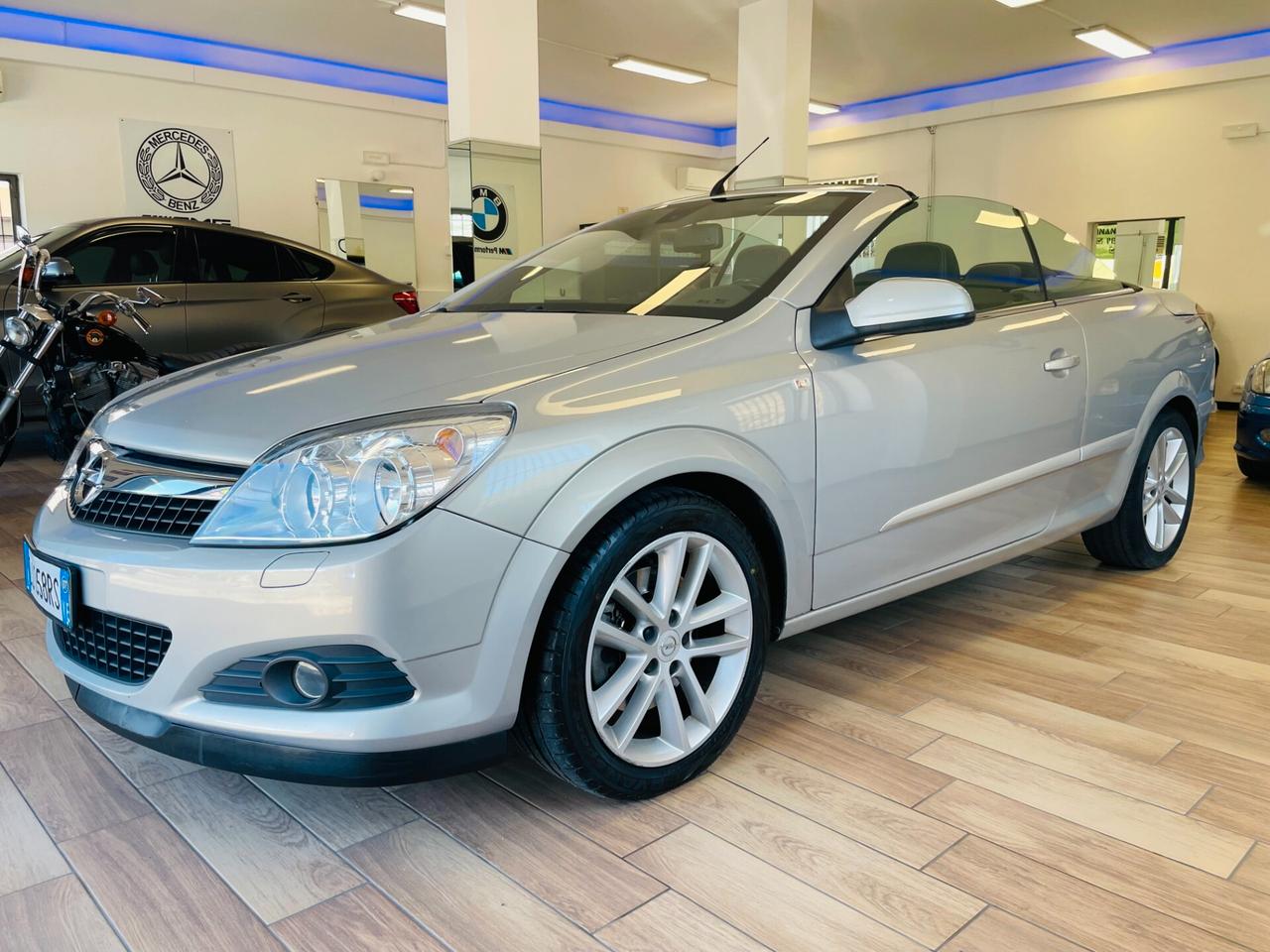 Opel Astra Cabrio TwinTop 1.9 Diesel 150CV Cosmo