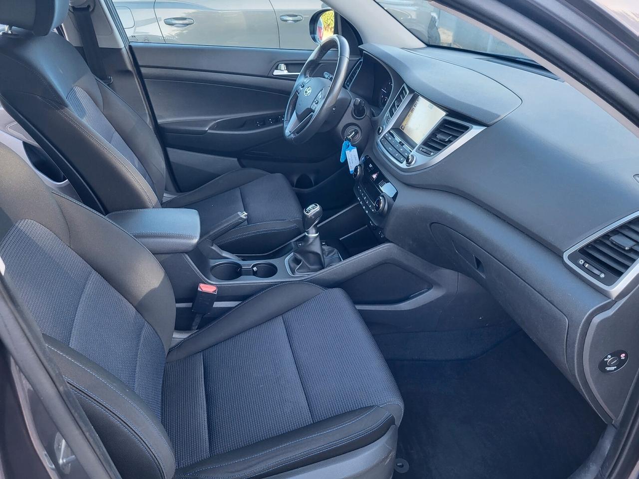 Hyundai Tucson 1.7 CRDi Comfort Retrocamera Led Diurni Navy...