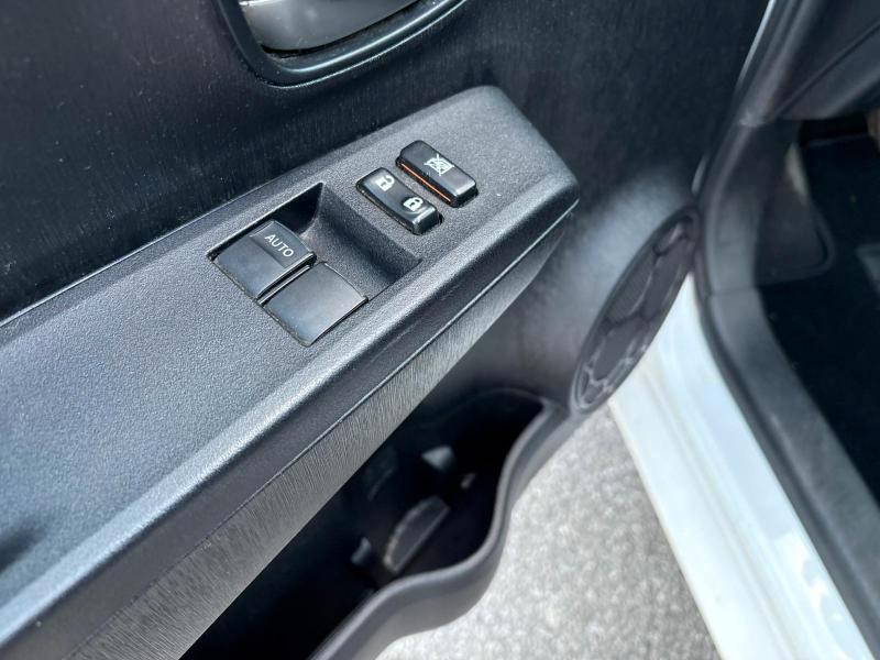 Toyota Yaris 5 Porte 1.0 BENZ 69 CV ADATTA A NEOPATENTATI