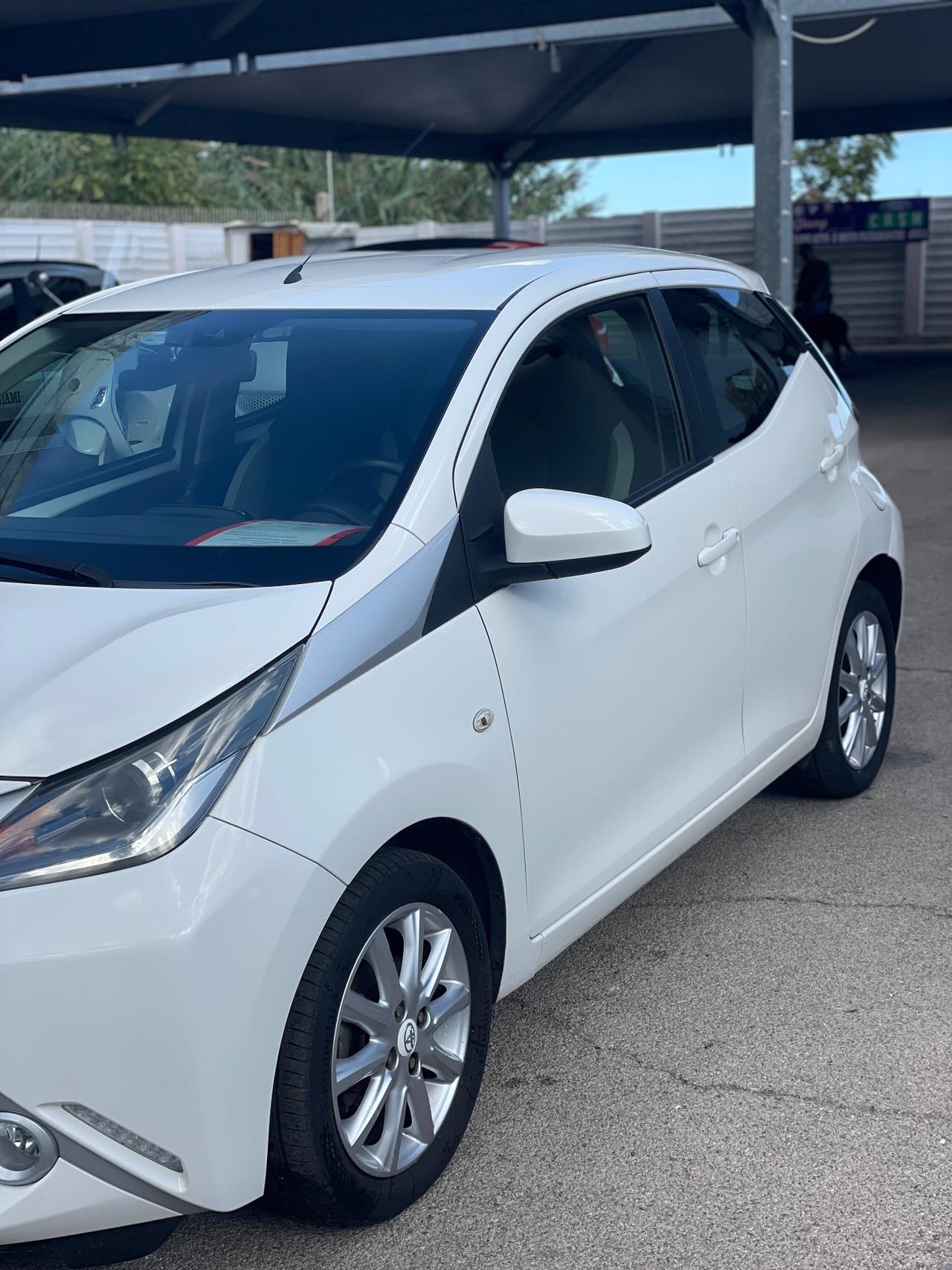 Toyota Aygo 1.0 VVT-i 69 CV 5 porte x-cool
