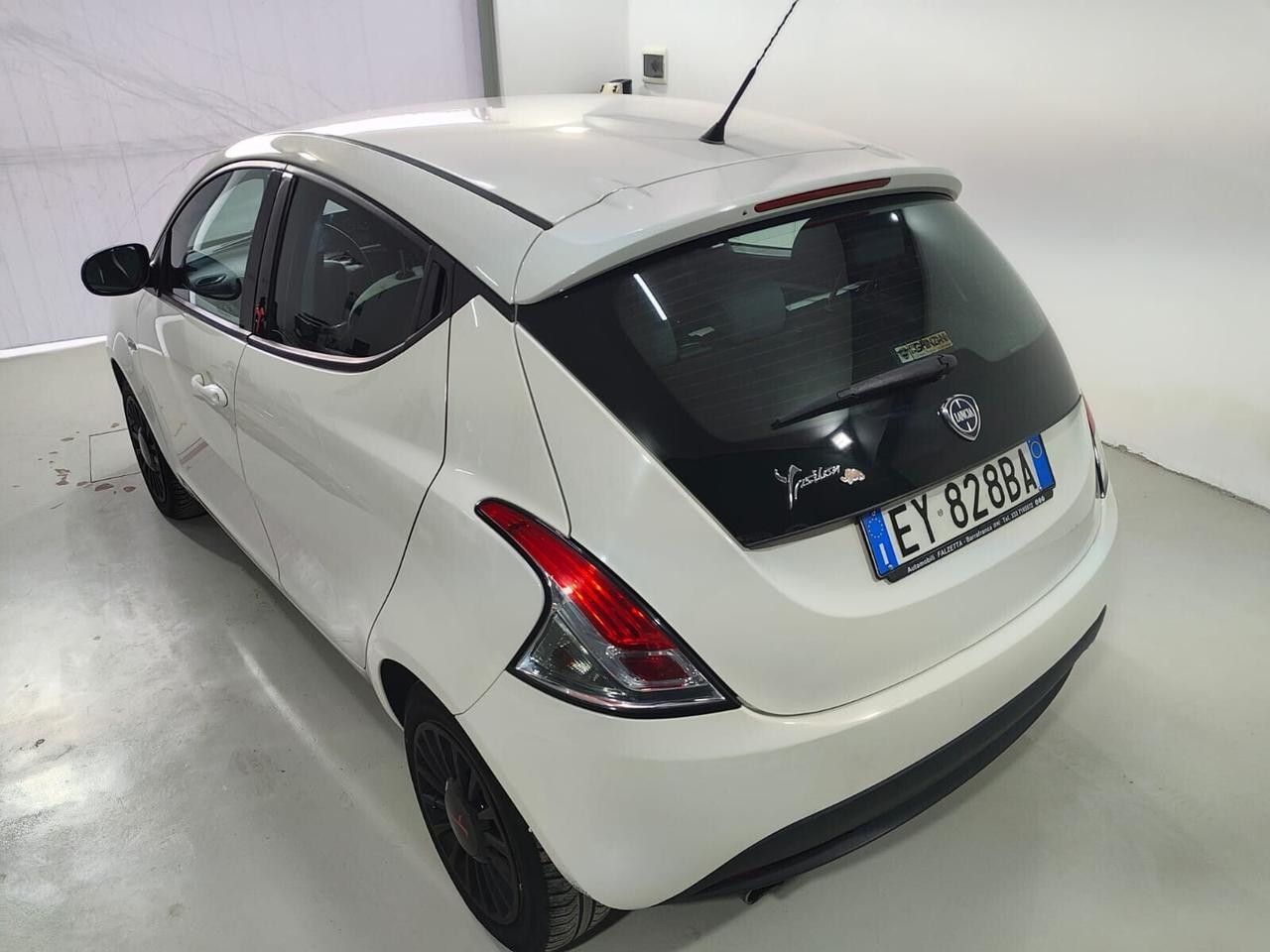 Lancia Ypsilon 1.2 69 CV 5 porte GPL Ecochic Plati
