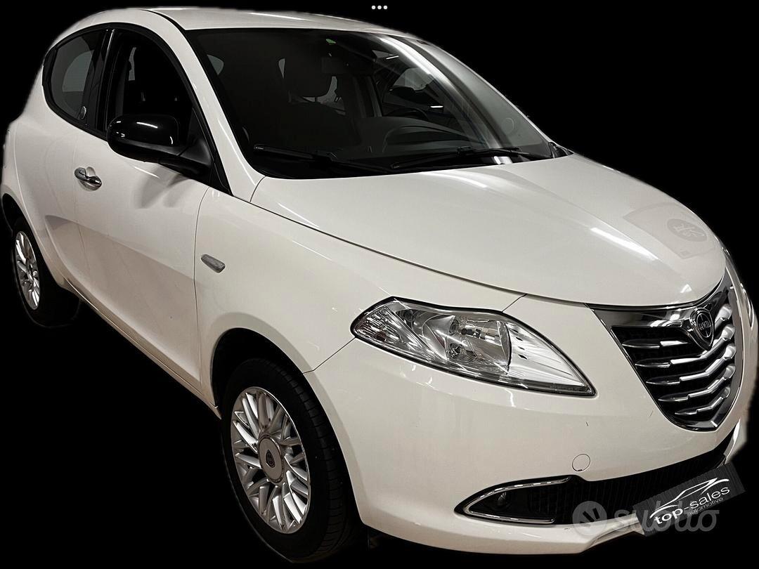 Lancia Ypsilon 0.9 TwinAir 85 CV 5 porte Metano Ecochic Gold Ok Neopatentati