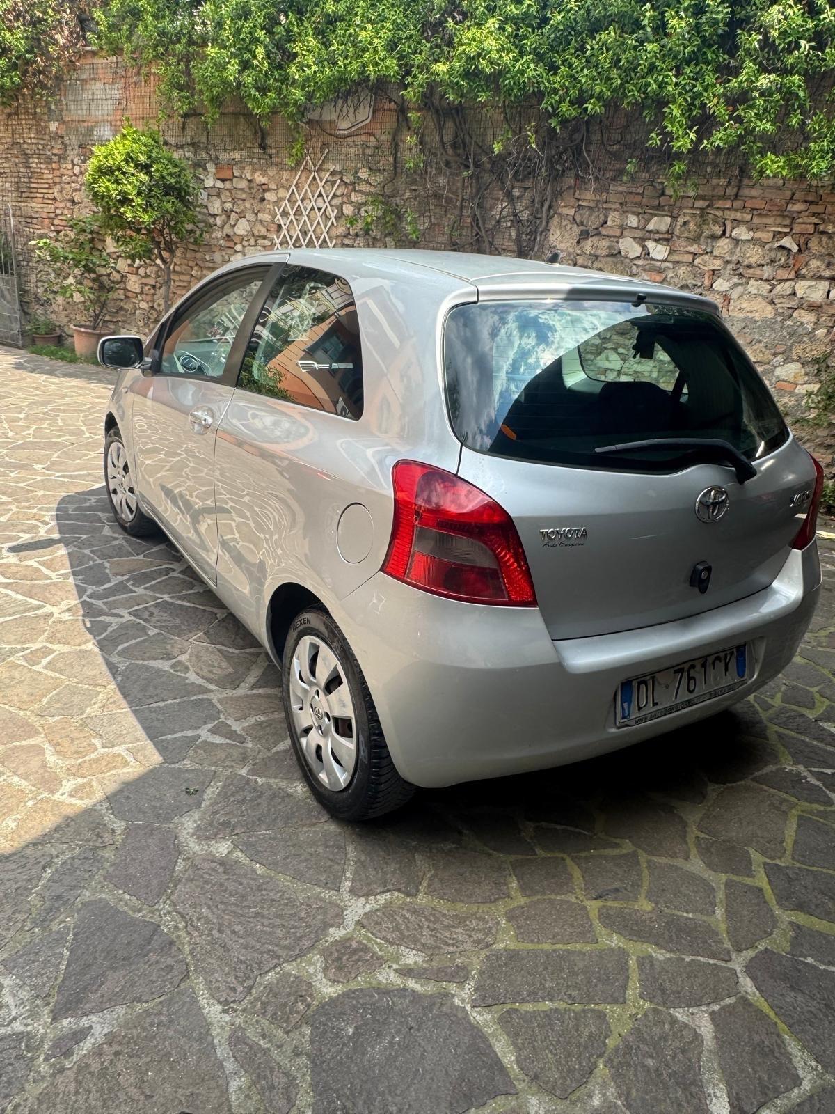 Toyota Yaris 1.0 3 porte Sol