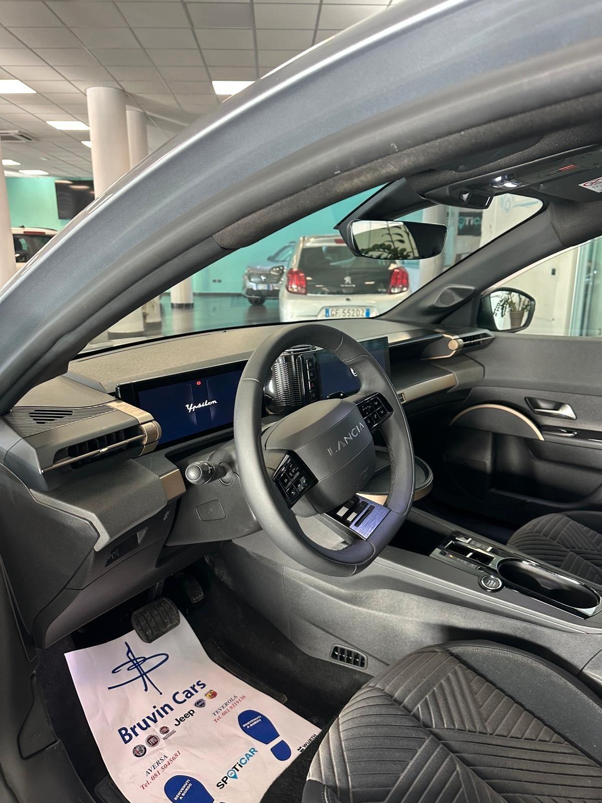 Lancia Ypsilon Hybrid e-DCT LX