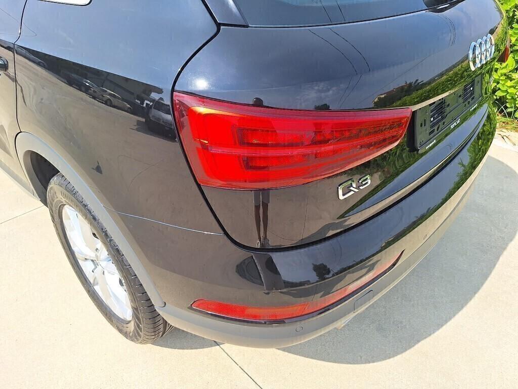 Audi Q3 2.0 TDI 120 CV Sport Navigatore Fari Led.